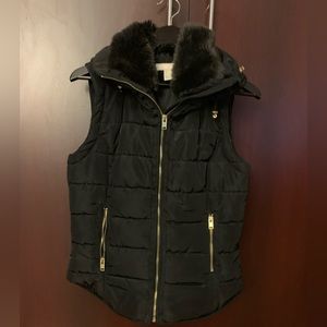 H&M black vest with fur collar and stowaway hood